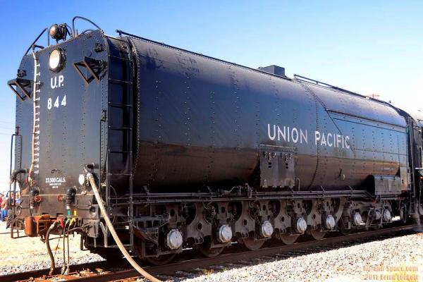 Attached Image: 20111115 UP 844_0539 Coolidge Union Pacific Centipede Tender right rear l.jpg