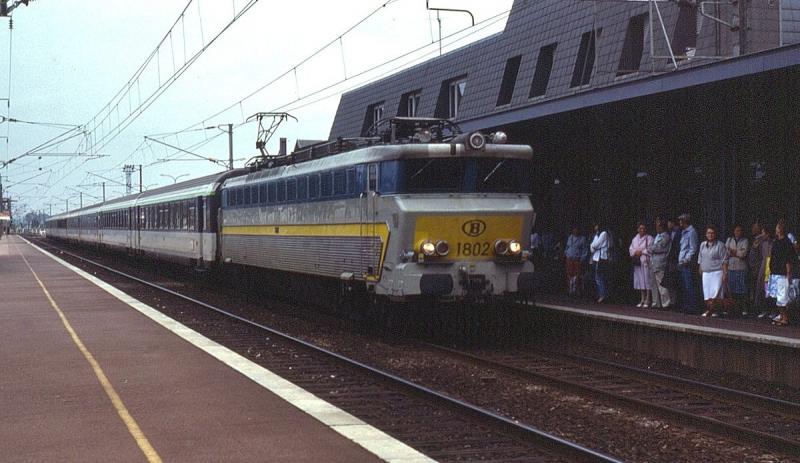 Attached Image: 1200px-SNCB_Alsthom_locomotive_1802_hauling_a_train_at_Compiègne,_1989.jpg